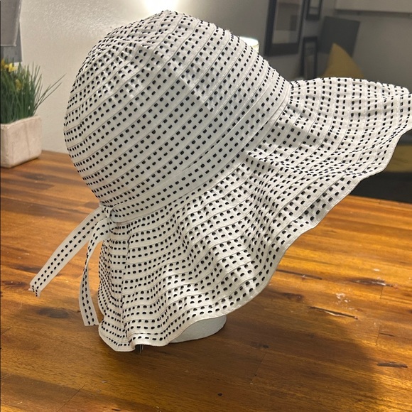 NWT Wallaroo Scrunchie Boardwalk-Style Packable Adj. Sizing Polka Dot Sun Hat main image 8